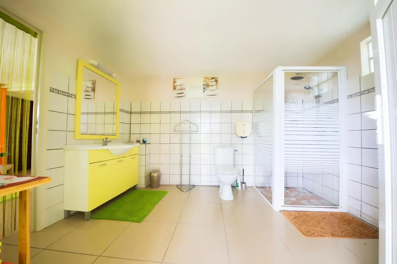 Casa de Férias Charmante Maison A Riviere-Salee Avec Jardin Privatif